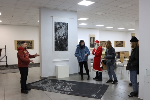 У Галереї мистецтв Деснянського району художник Михайло Химич зустрівся зі студентами мистецьких вишів
