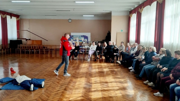 Перша домедична допомога – це перші заходи, які надаються людині в надзвичайних ситуаціях до прибуття медичних працівників.