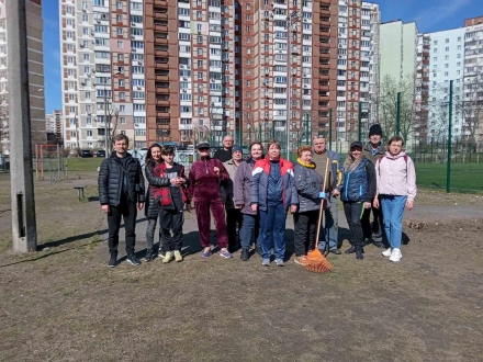 Другі вихідні поспіль громадськість нашого району активно долучається до благоустрою спортивних майданчиків