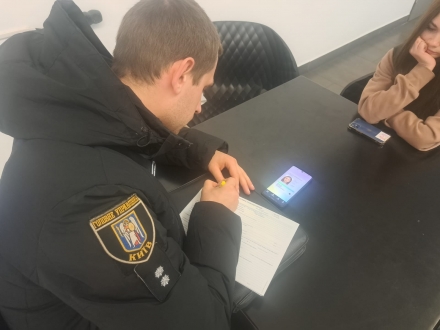 Ювенальні поліцейські Деснянського району столиці продовжують проводити профілактичні відпрацювання району