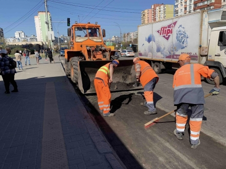 У нашому районі розпочато роботи з поточного (дрібного) ремонту доріг